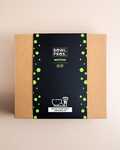 Box nera e verde con tutto l'occorrente per la preparazione del tè matcha perfetto da condividere con chi ami e pronto in pochissimi minuti