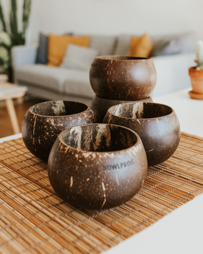 Decora la tua tavola con le bowl in cocco, delle ciotole in materiali sostenibili e dalle vibes tropicali