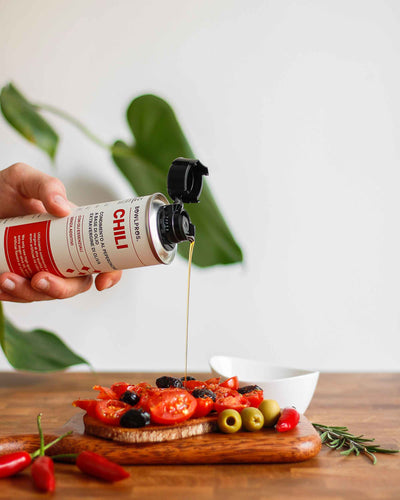 Il nuovo Olio extra vergine di oliva aromatizzato al gusto peperoncino è ottimo per condire le tue creazioni