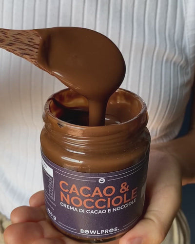 La crema cacao e nocciole con sciroppo d'agave  è una crema spalmabile al cacao sana e con pochi zuccheri