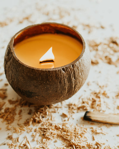 Aroma deciso, delicato ed elegante con la candela Bowlpros Muschio e Ambra