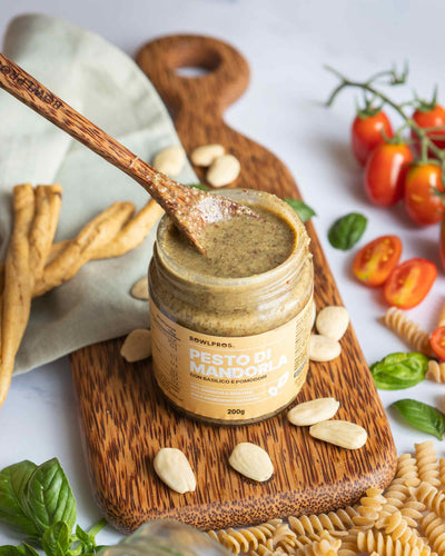 Gli ingredienti che compongono il pesto di Mandorle, Basilico e Pomodoro Bowlpros sono frutto di un attenta selezione: il prodotto finito infatti si presenta ottime proprietà nutrizionali.