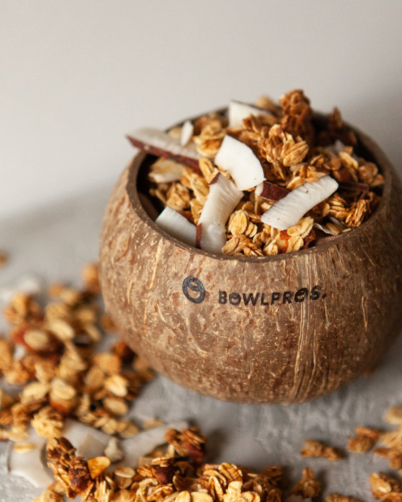 La granola cocco e mandorle unisce i benefici della frutta secca alla dolcezza del cocco essiccato