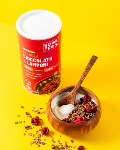 granola energetica e nutrizionalmente bilanciata al gusto cioccolato e lamponi