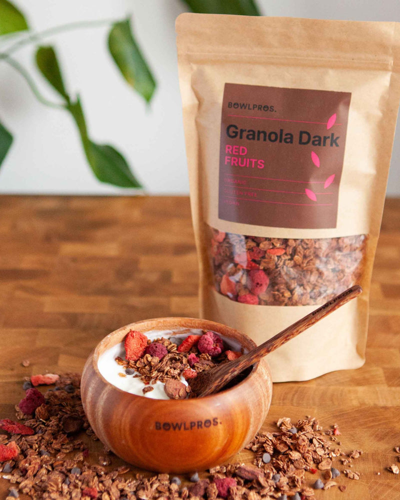La granola dark frutti rossi è perfetta per una colazione bilanciata e sana