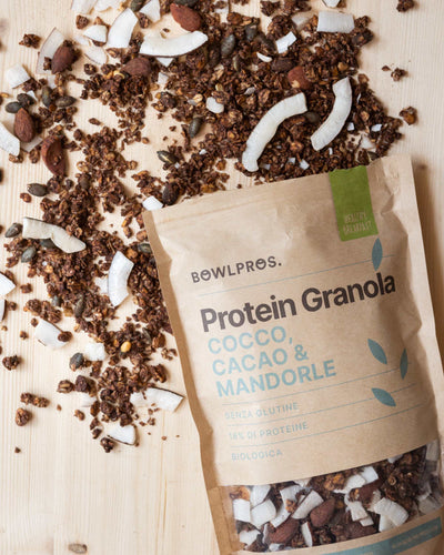La nuova Granola Proteica Cocco, Cacao & Mandorle dall’alto contenuto proteico e con grassi buoni.