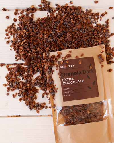 Ricerca un gusto dolce e intenso con la nostra nuova granola dark extra cioccolato