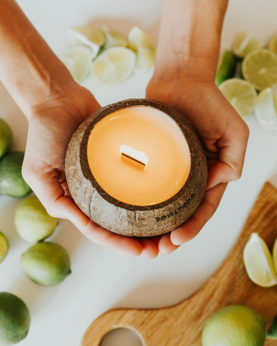 La Coco Candle al Lime è perfetta per chi ama gli aromi freschi e intensi e cerca una candela particolare per la propria casa