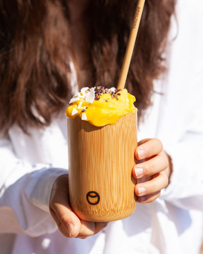 Il Bamboo cup medio è un bicchiere per smoothie e frullati in bamboo eco-sostenibile
