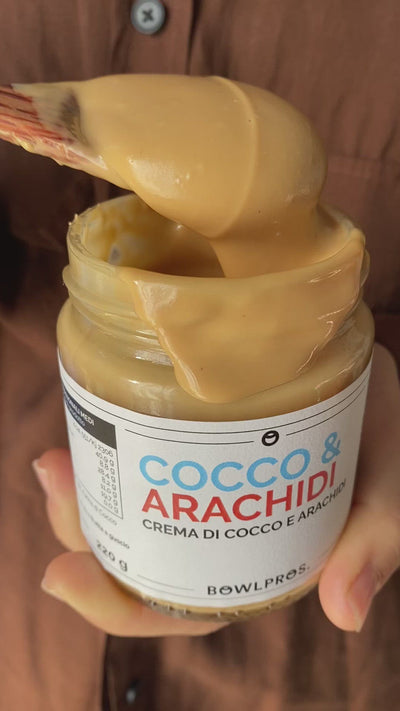 La Crema Cocco e Arachidi è una crema da spalmare o da colare su yogurt, frutta e pane