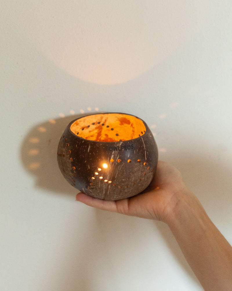 Il portacandele con intarsi in legno Bowlpros è perfetto per sostituire i candelabri e per decorare la tua tavola