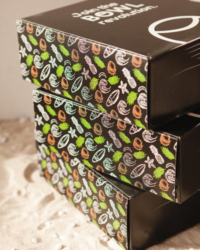 La box regalo nera è in cartone riciclato ed è adatta per completare i vostri pacchetti regalo