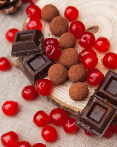 Amarene candite ricoperte di solo cioccolato fondente e cacao fondente