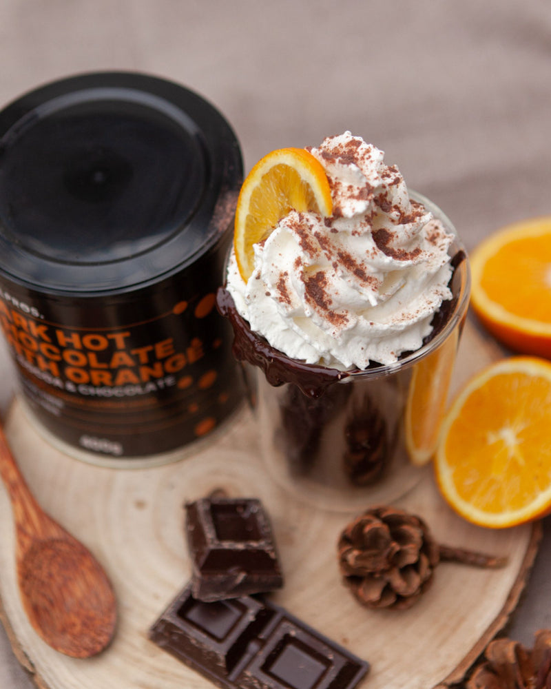 Se vuoi un preparato per cioccolata calda fatta in casa e dal sapore  unico di arancia, questa cioccolata calda fondente sarà perfetta per te