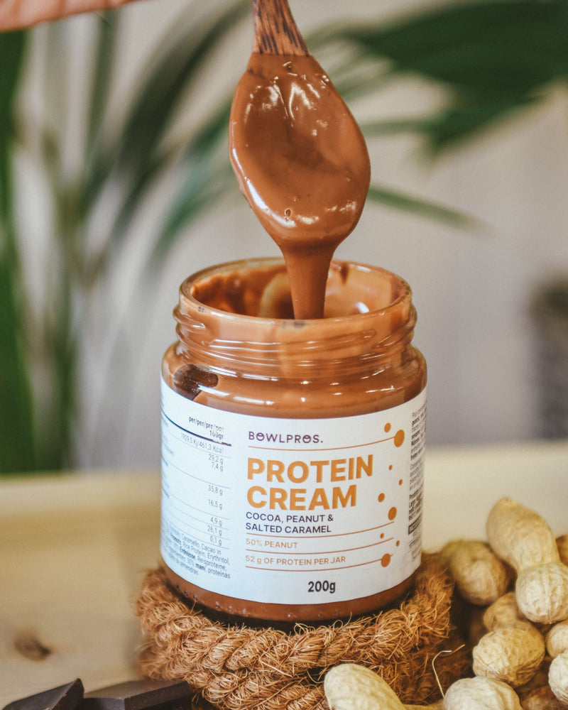 La crema Proteica Arachidi , Cacao e Caramello ha il 50% di arachidi ed è un prodotto artigianale senza sale, latte o additivi