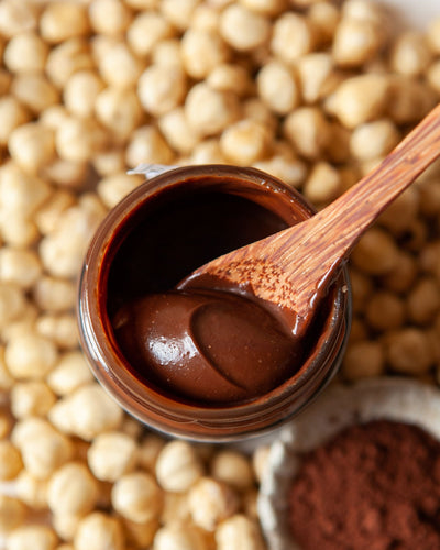 Se vuoi preparare una colazione proteica o una merenda post workout puoi provare la nostra Crema proteica cacao e nocciole