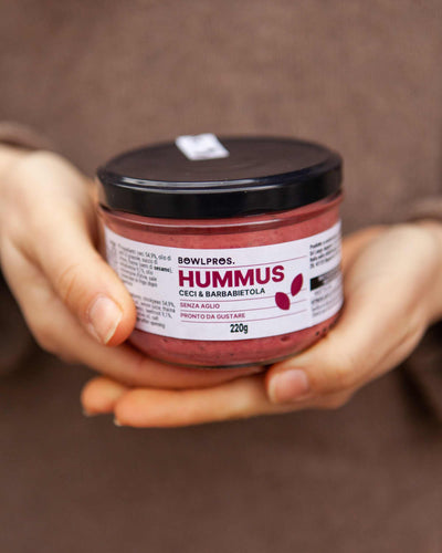 L'hummus senza aglio a lunga conservazione è perfetto per pranzi veloci e spuntini leggeri