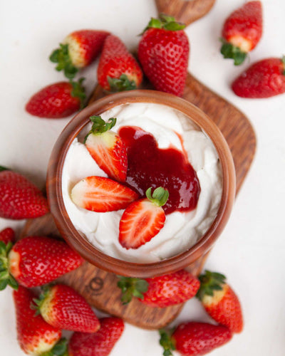 Per creare ricette e yogurt bowl dolci e gustose prova il nuovo sciroppo di fragole al 95%