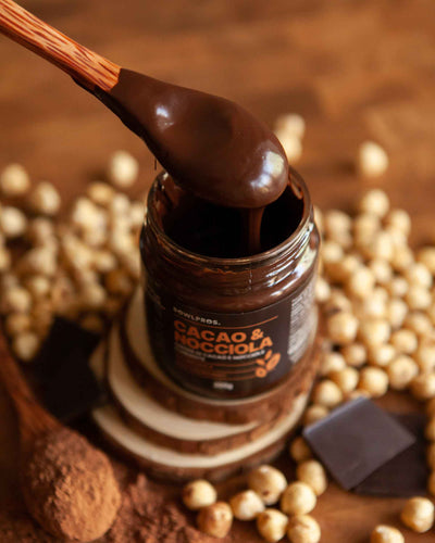 Aggiungi la crema cacao e nocciola fondente alle tue ricette di dolci al cioccolato, pancakes e gelati
