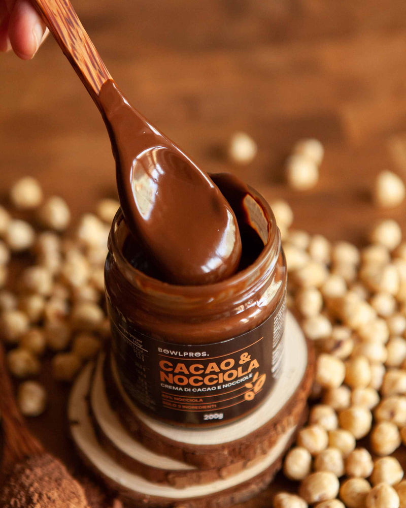 La crema cacao e nocciole è come una crema spalmabile fatta in casa, cremosa e con ingredienti sani