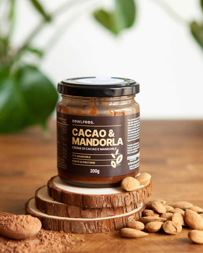 Se ti piacciono le creme spalmabili al cacao prova la Crema cacao e mandorle , senza olio aggiunto e senza schifezze