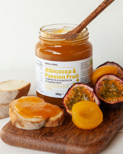 La nuova composta biologica albicocca e passion fruit è l'ingrediente perfetto per le tue colazioni e snack